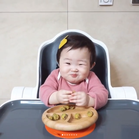 @hyerim_0118's #Delicious Korean Veggie Bites recipe with her Little in the Oribel Cocoon modern high chair!